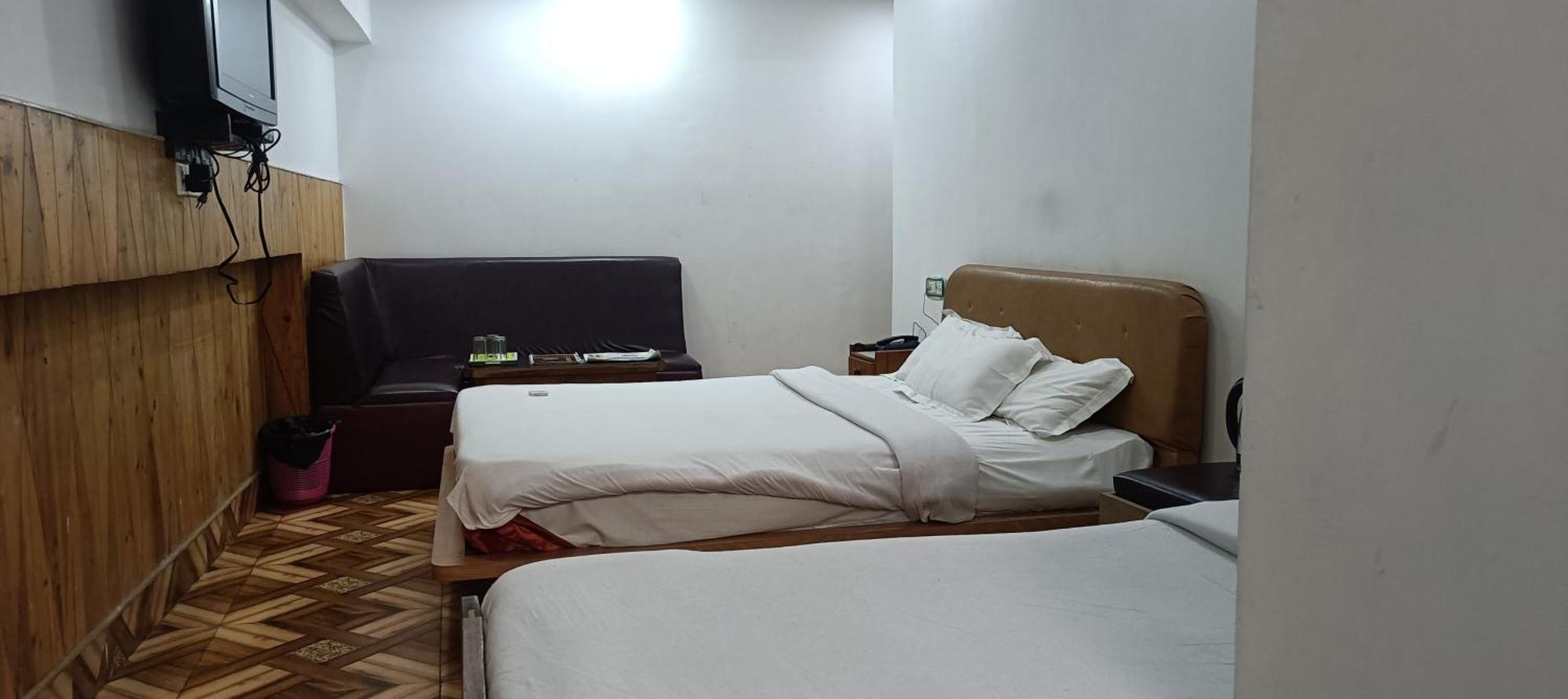 Hotel Assembly Shillong Exteriör bild